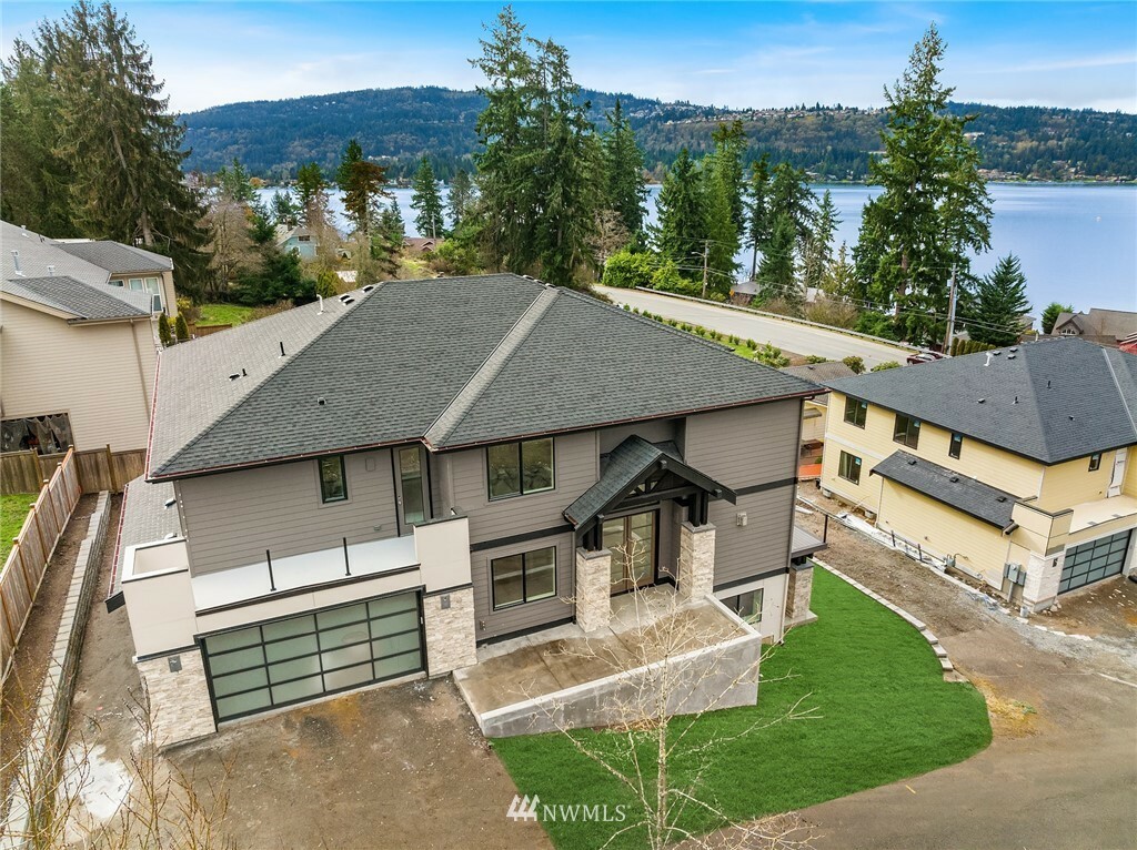 2820 E Lake Sammamish Parkway SE  Sammamish WA 98075 photo