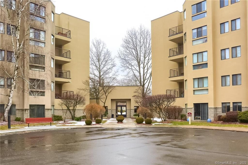 Property Photo:  1204 Whitney Avenue 101  CT 06517 