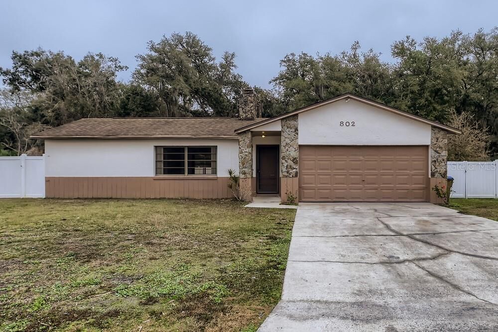 Property Photo:  802 Del Prado Drive  FL 34758 