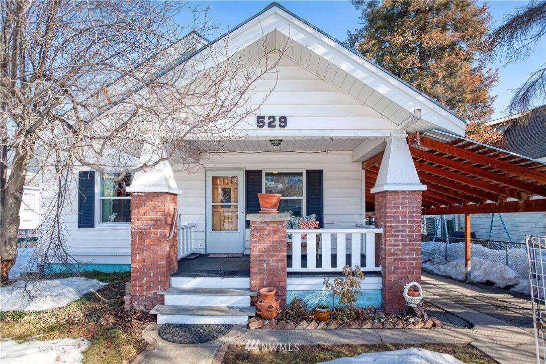 Property Photo:  529 Methow Street  WA 98801 