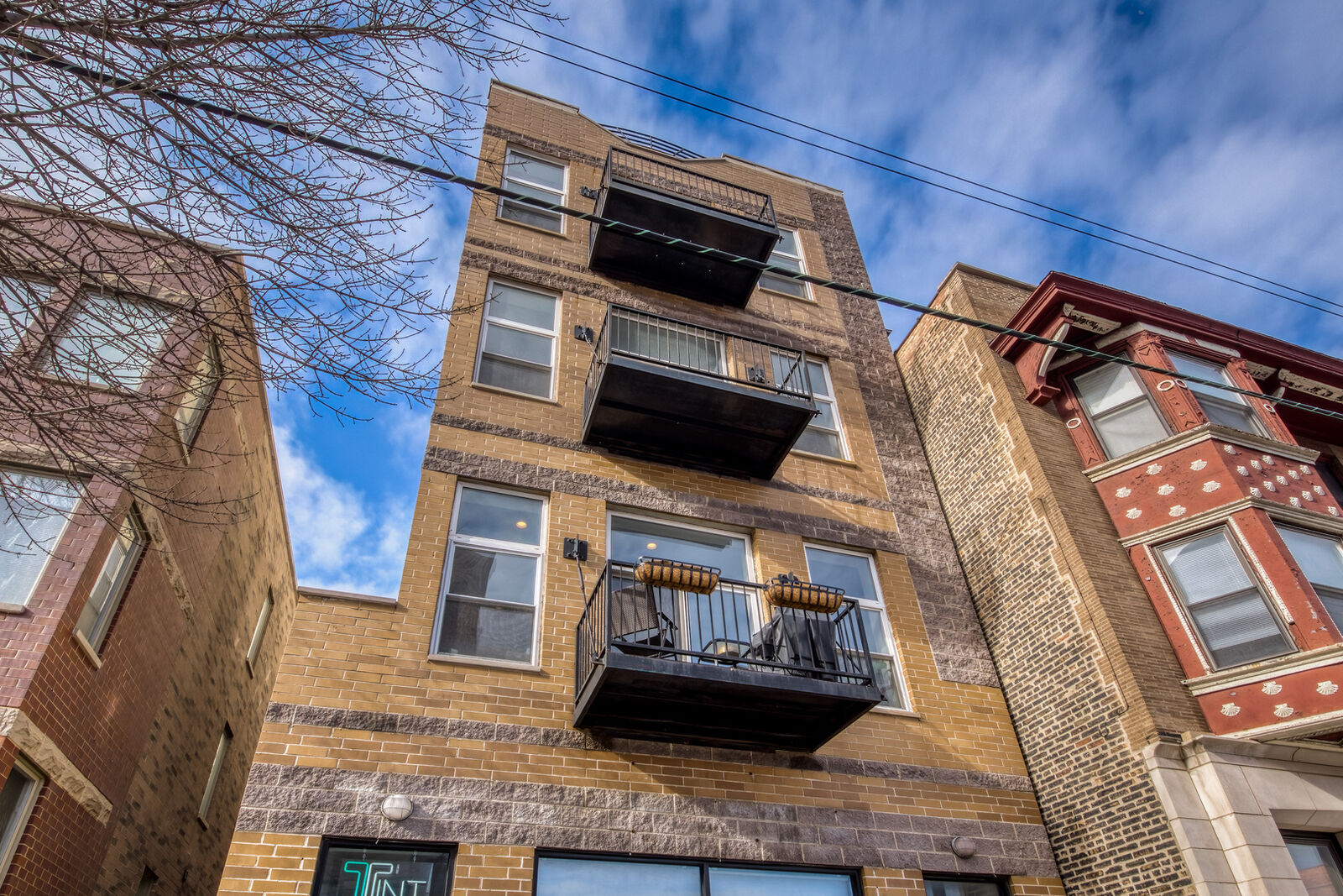 Property Photo: 2448 N Southport Avenue 3 IL 60614