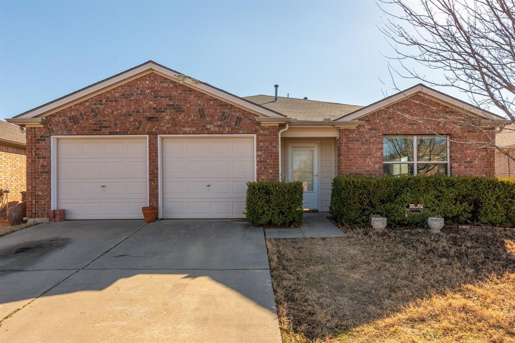 Property Photo: 1708 Little Deer Lane TX 76131