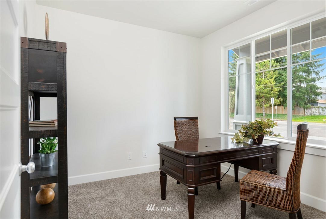 Property Photo: 6423 22nd Street Ct NE WA 98422