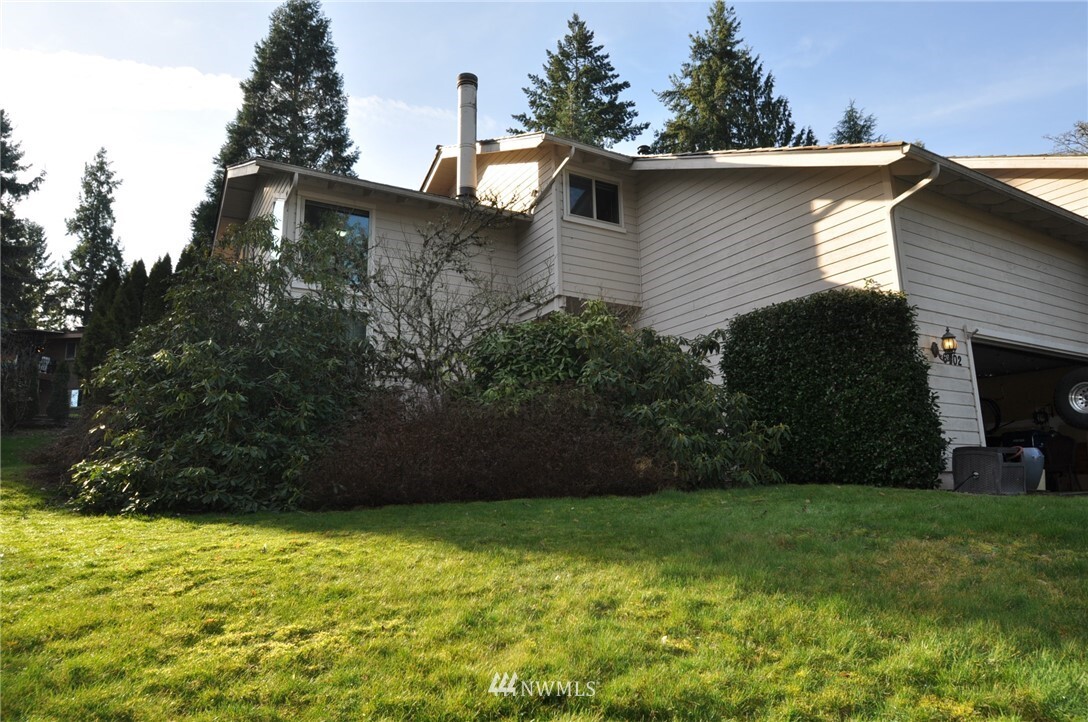 Property Photo:  6402 158th Place NE  WA 98052 