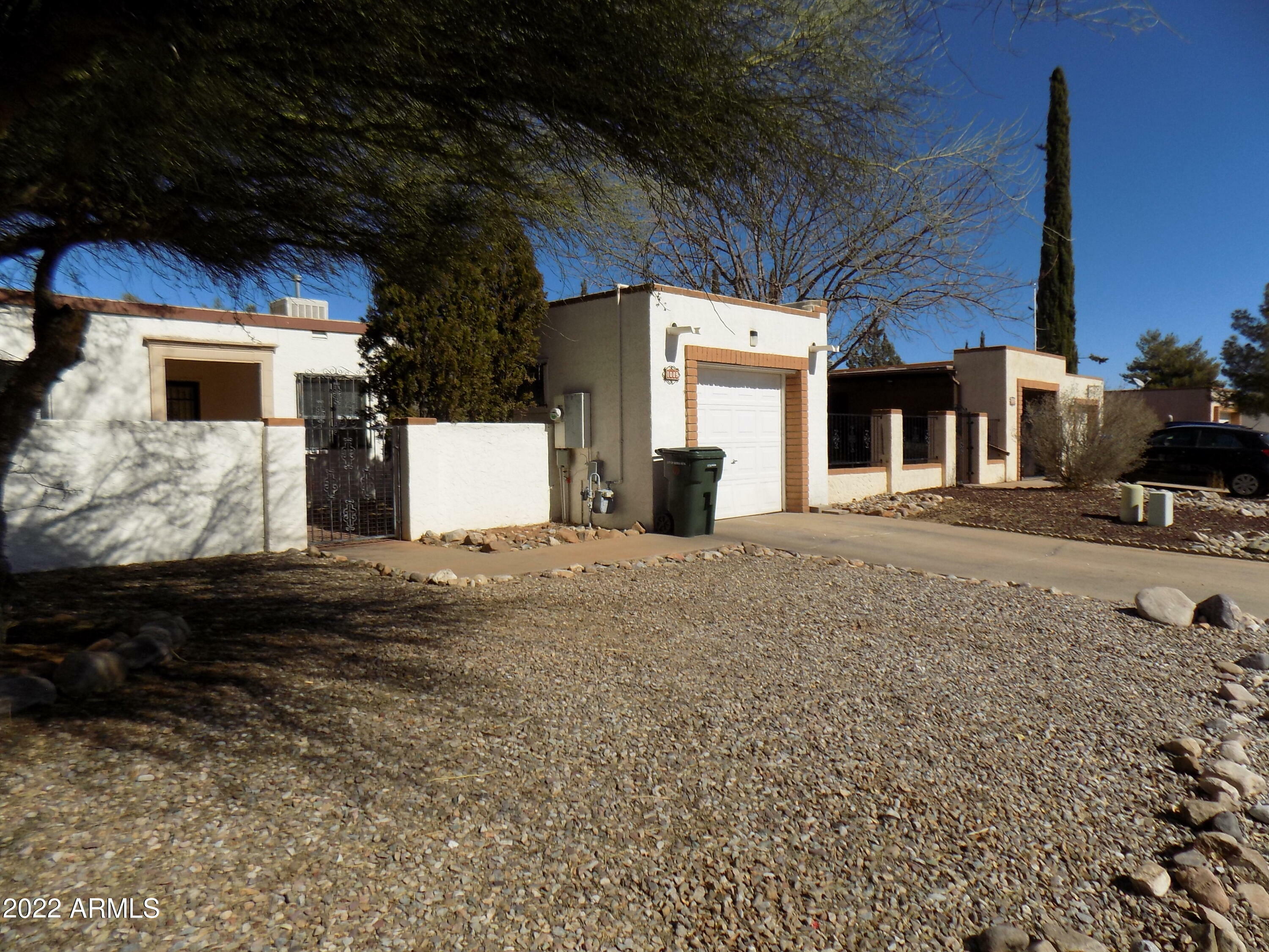 Property Photo:  1009 E Carmelita Drive  AZ 85635 