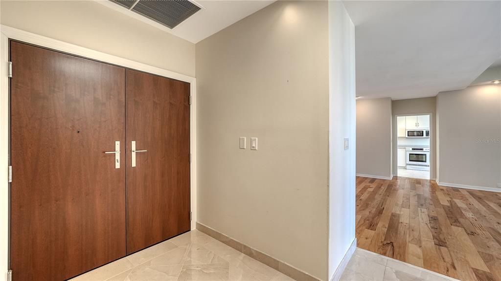 Property Photo: 1211 Gulf Of Mexico Drive 1003 FL 34228