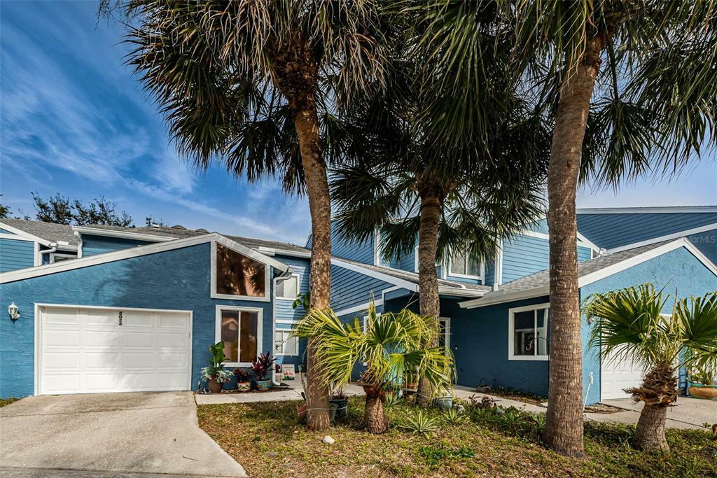 Property Photo:  2025 Golfview Drive  FL 34689 