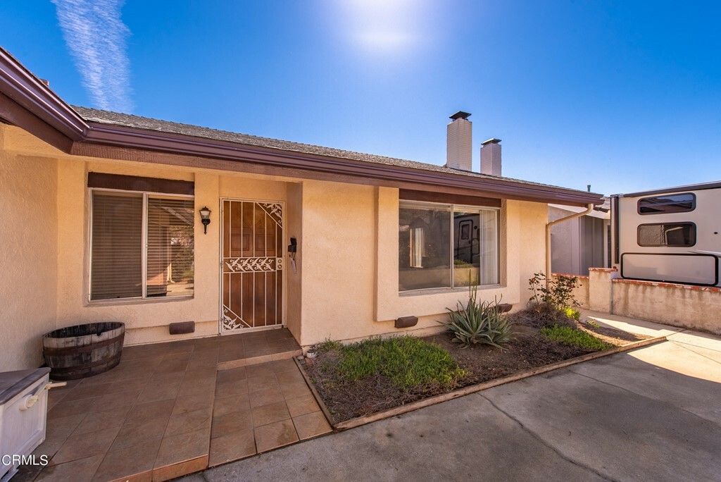 Property Photo:  712 Southwick Street  CA 93060 