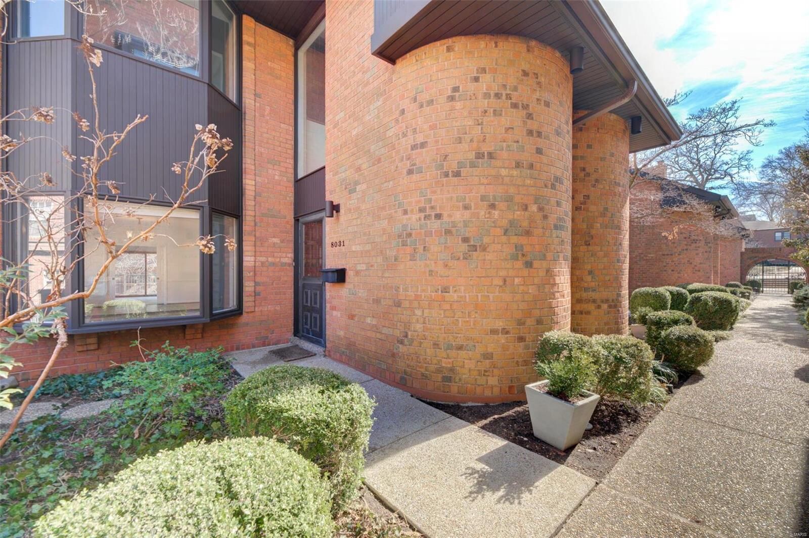 Property Photo: 8031 Kingsbury Boulevard MO 63105
