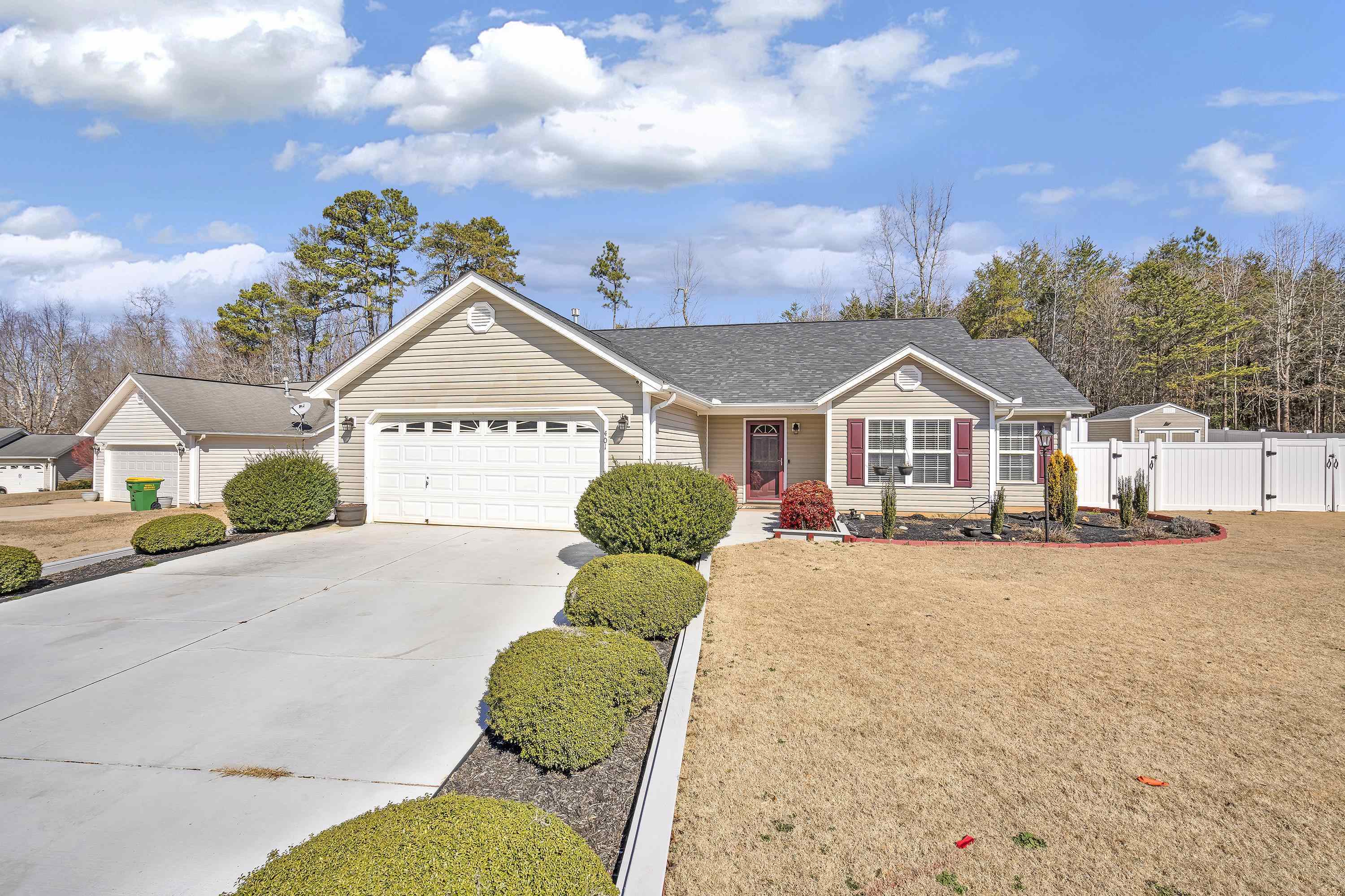 Property Photo:  401 Brenna Lane  SC 29673 