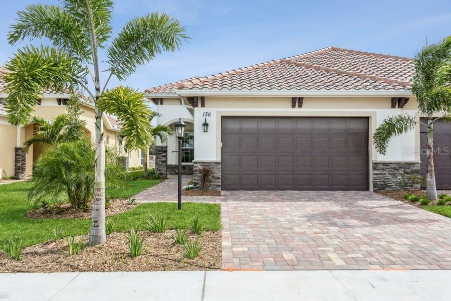 Property Photo: 136 Colebrook Court FL 34292