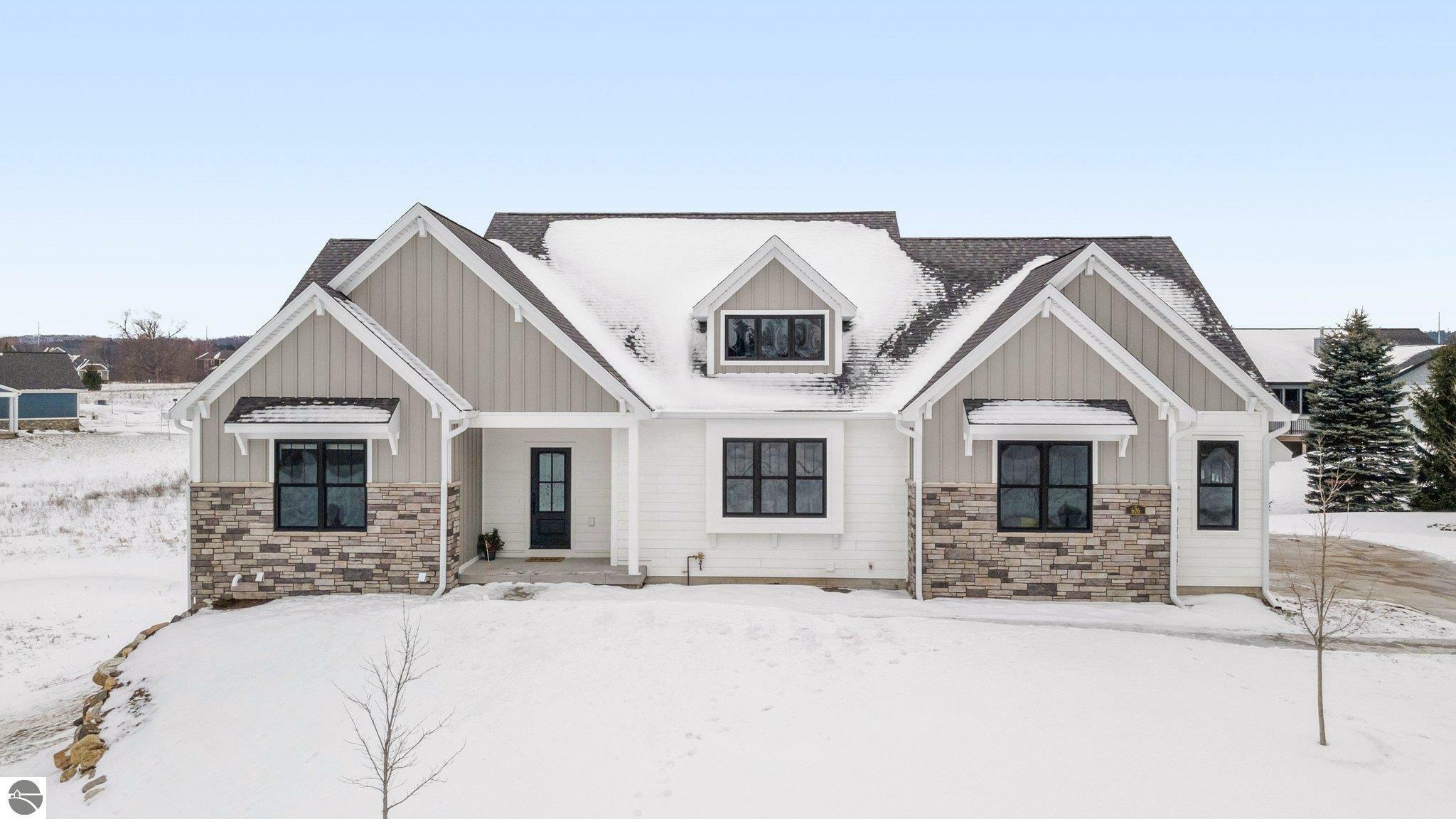 Property Photo: 606 Vienna Way MI 49696