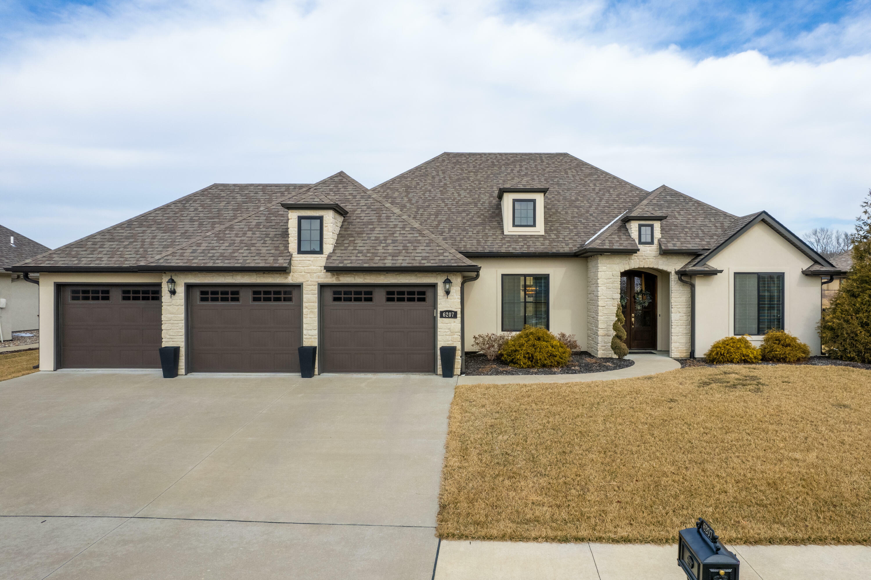 Property Photo:  6207 Bent Grass Way  MO 65201 