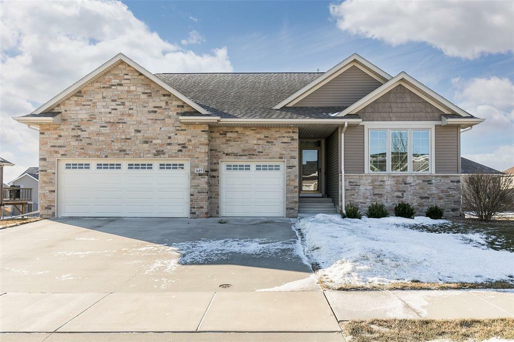 Property Photo:  1615 Hunters Green Way  IA 52302 