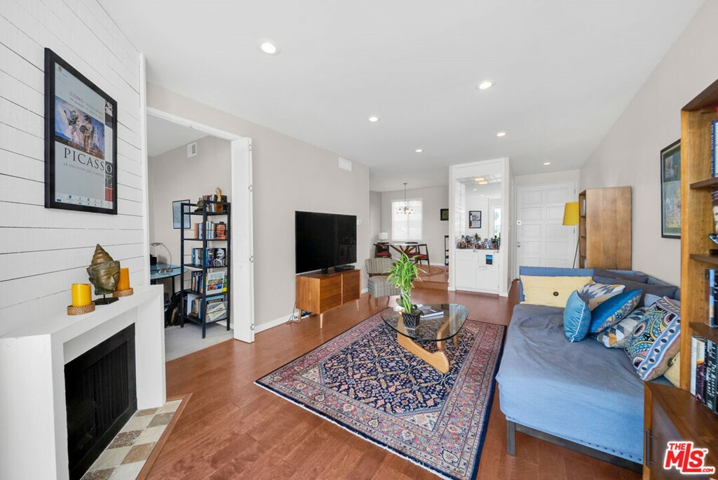 Property Photo:  3315 Griffith Park Boulevard 203  CA 90027 