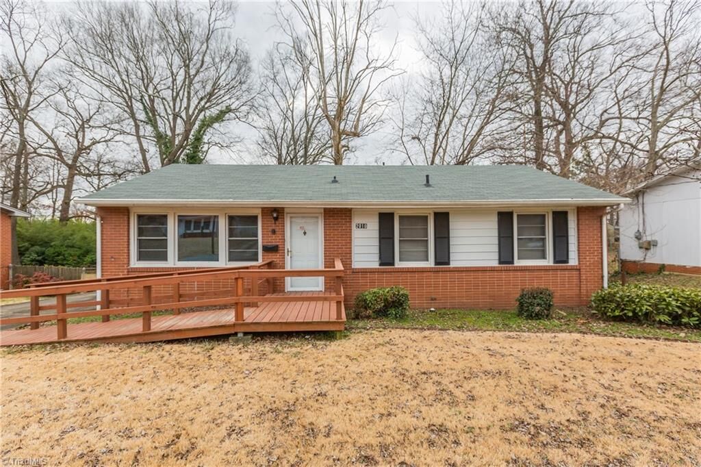 Property Photo:  2010 Twain Road  NC 27405 