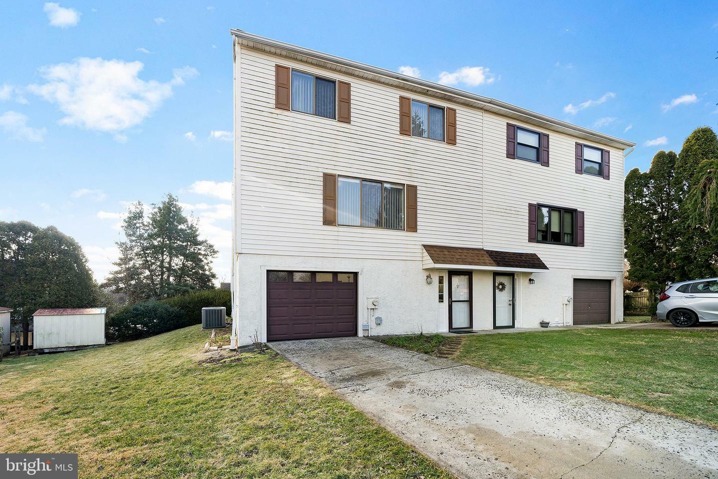 Property Photo:  807 Keely Place  PA 19128 