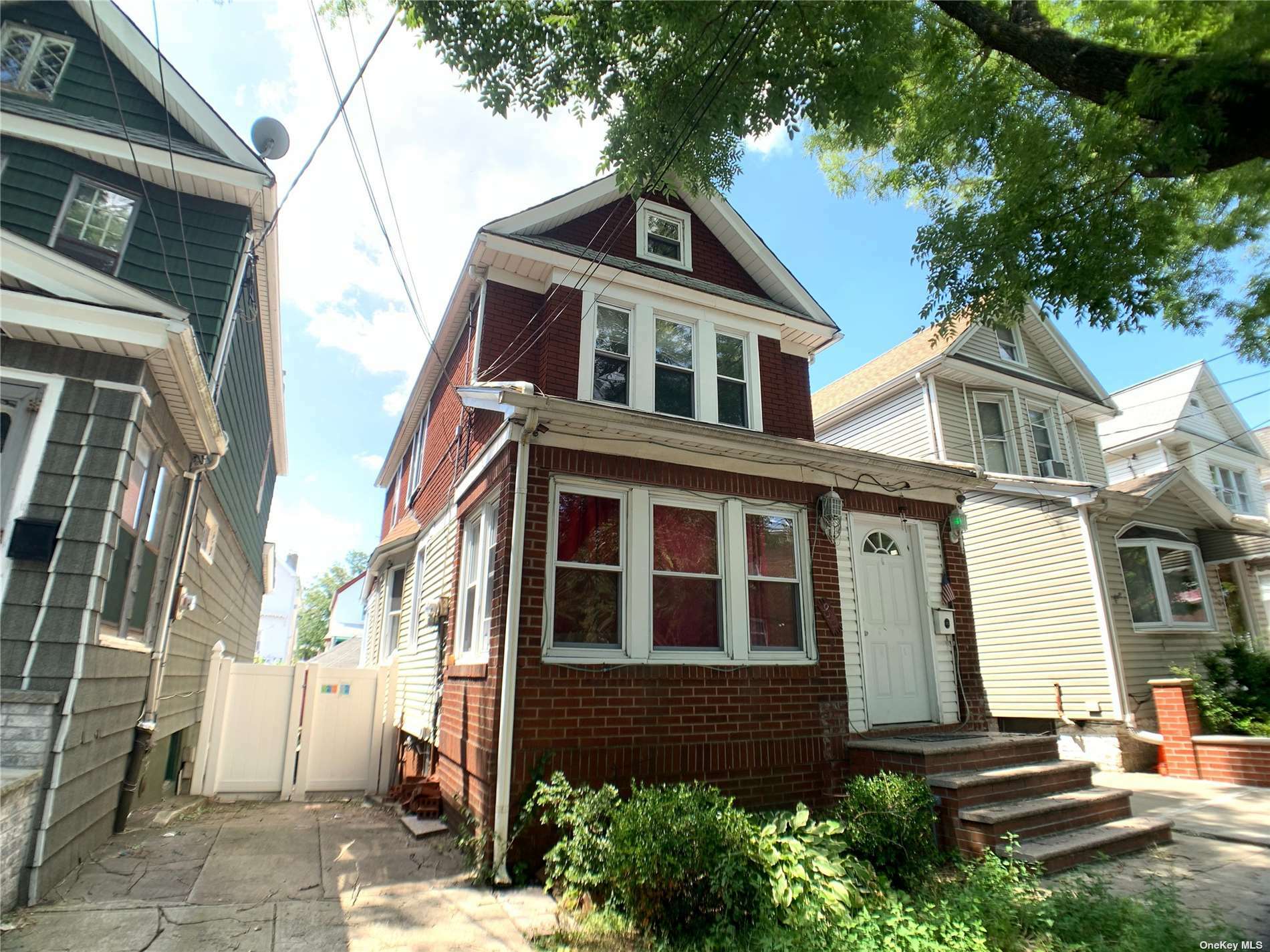 Property Photo:  95-22 82nd Street  NY 11416 