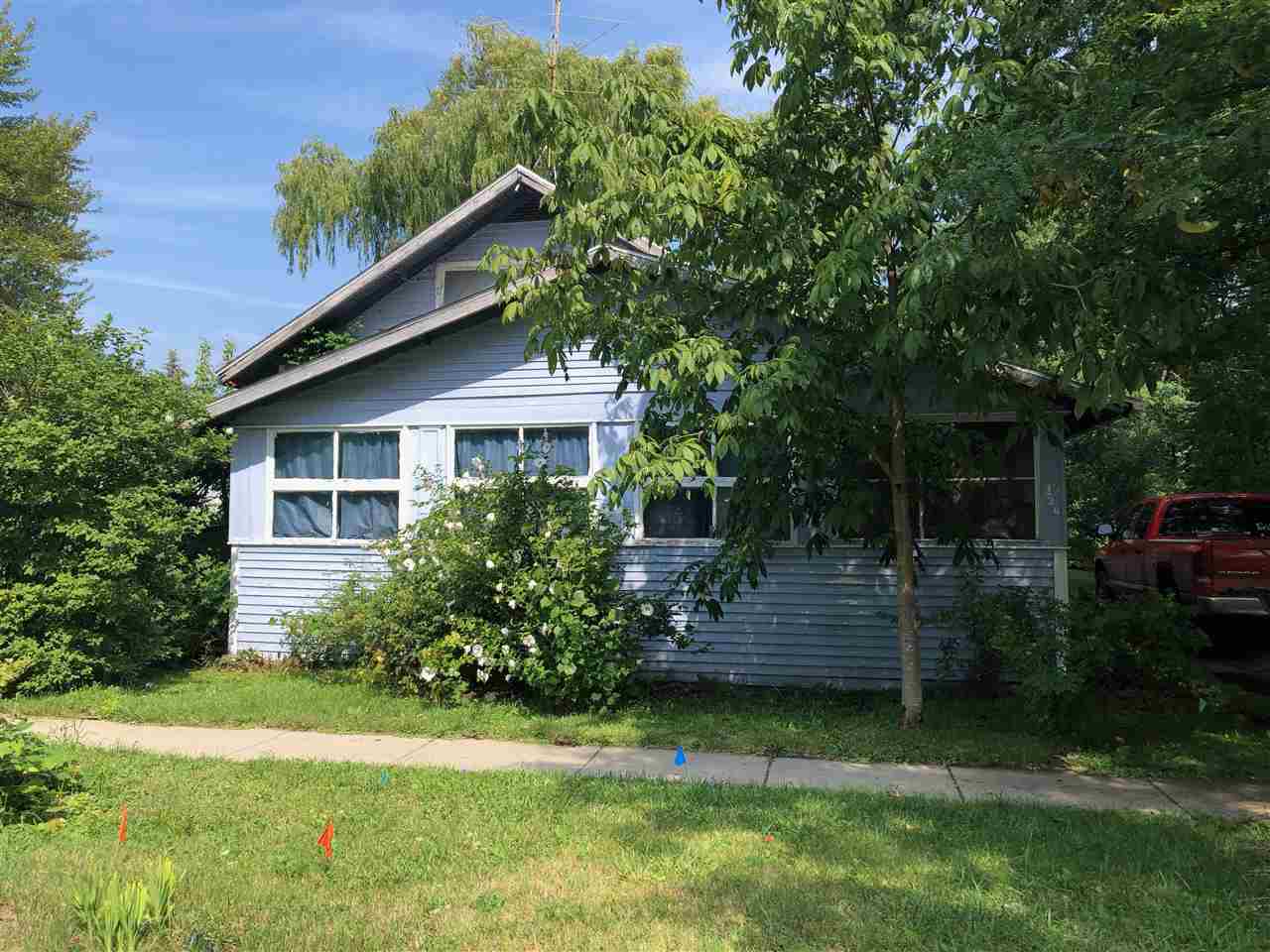 Property Photo: 226 W Brown Street MI 48612