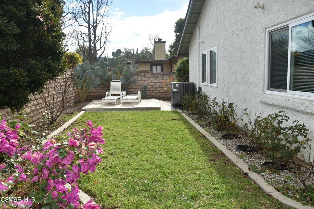 Property Photo:  1318 Village Court  CA 93065 