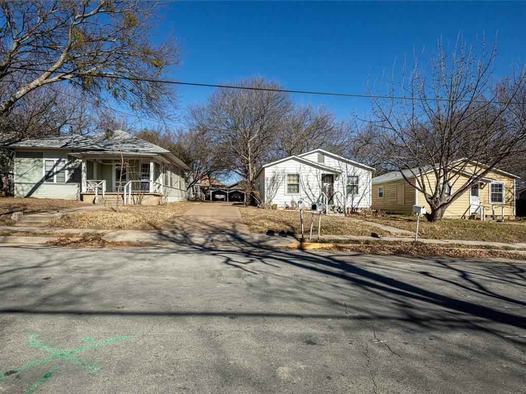 Property Photo:  305 E Columbia Street  TX 76086 