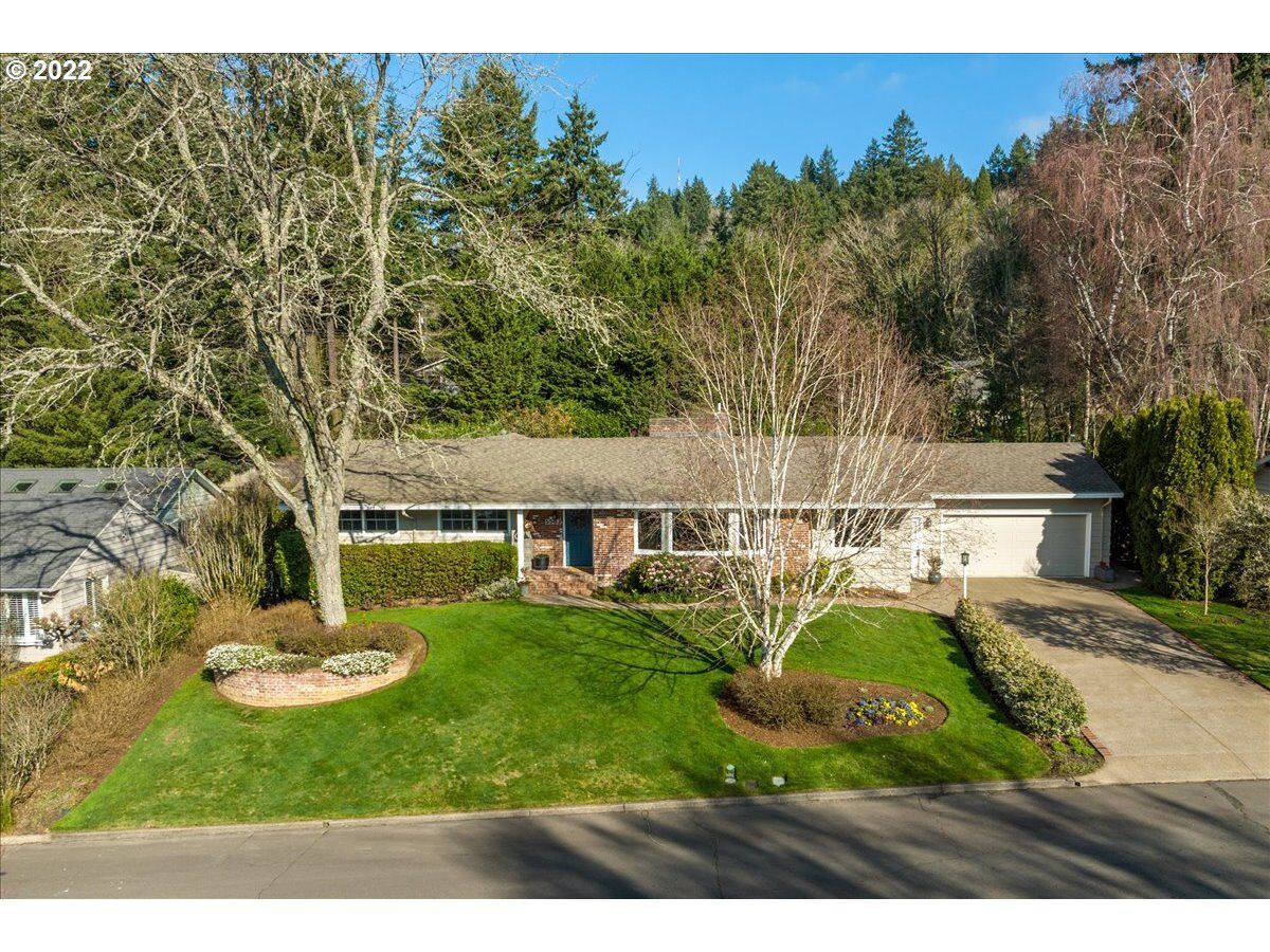 Property Photo: 5503 SW Downs View Ct OR 97221