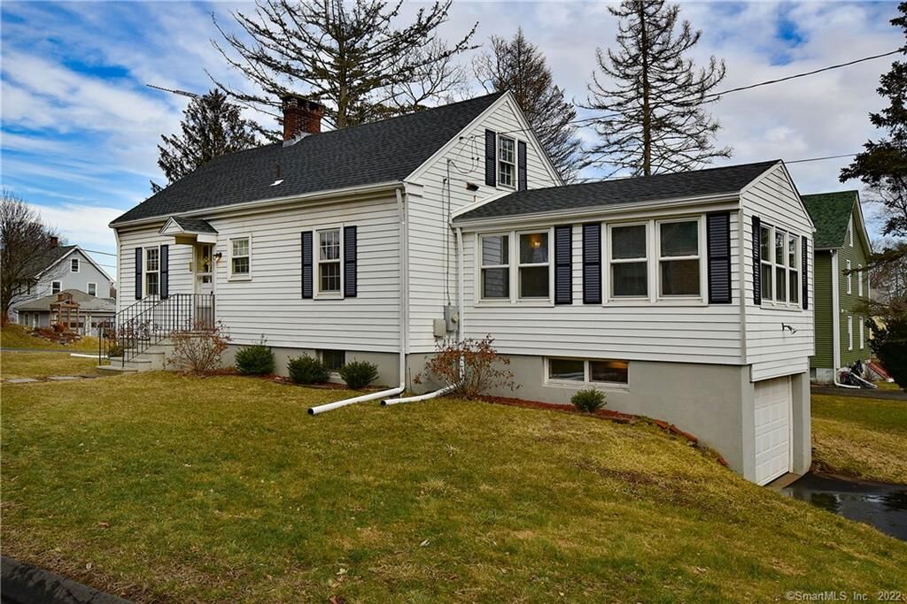 Property Photo:  5 Hale Street Extension  CT 06066 