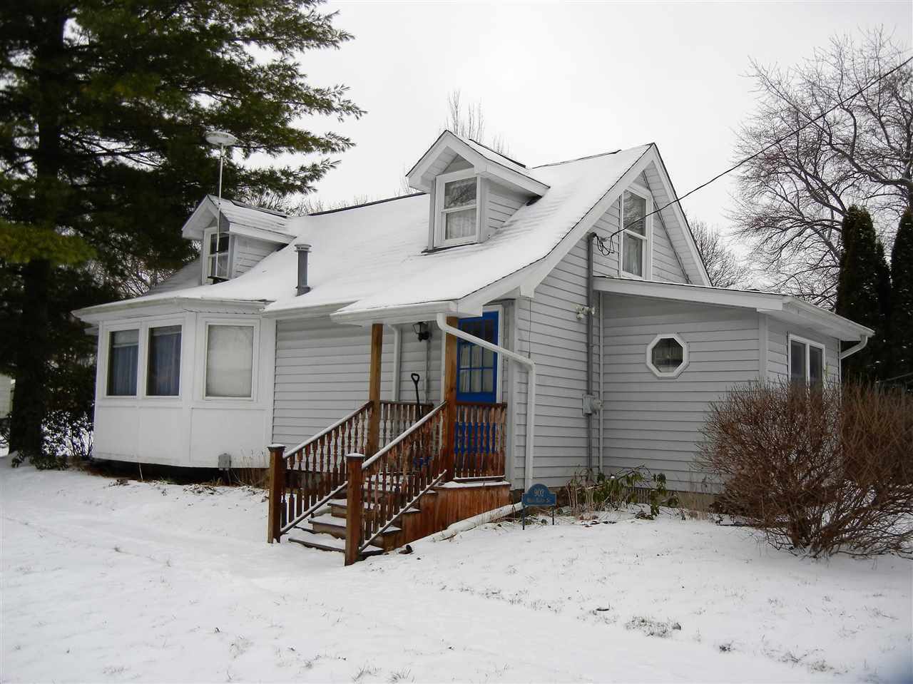 Property Photo:  902 W Allen  MI 48640 