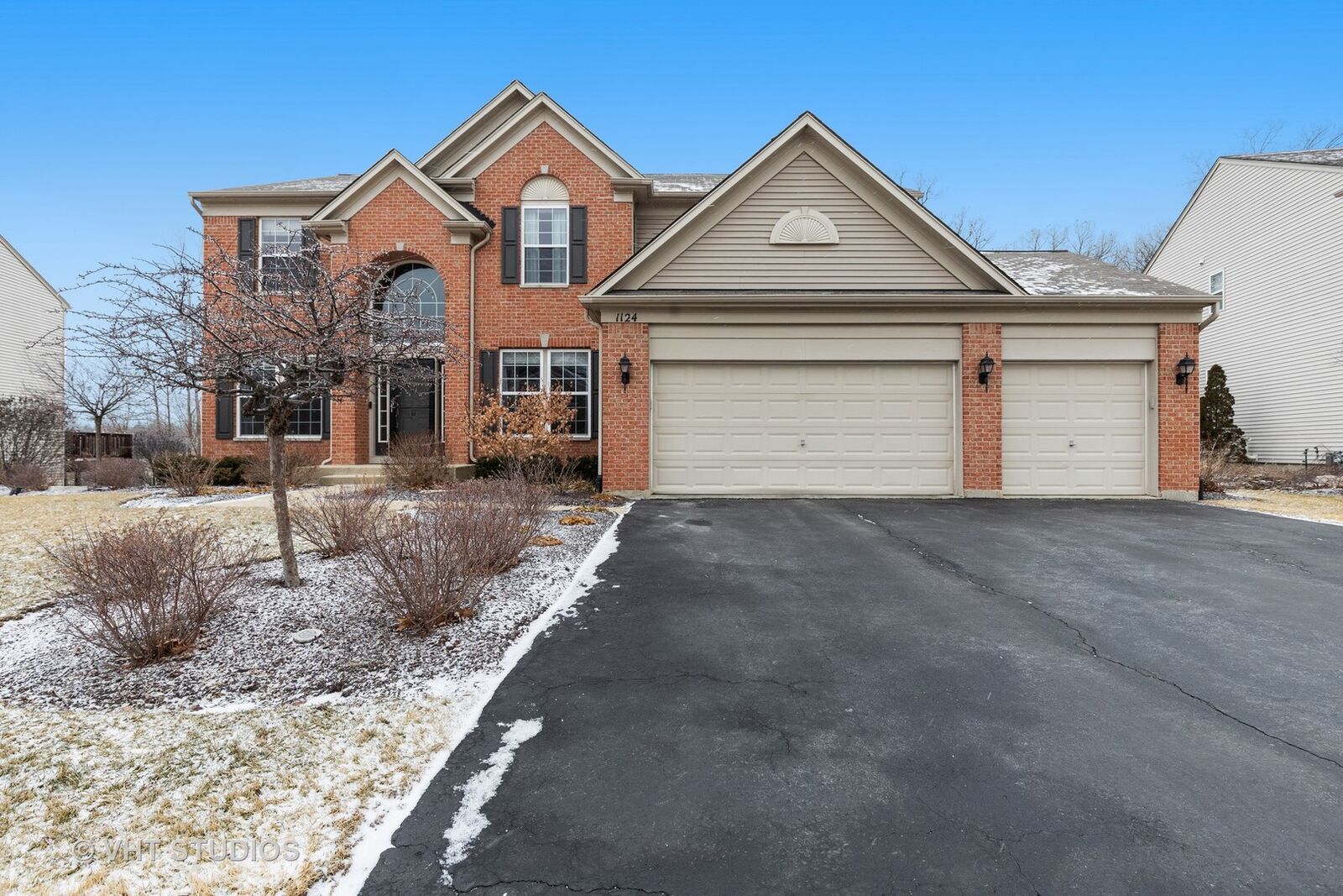 Property Photo:  1124 Goldfinch Lane  IL 60002 