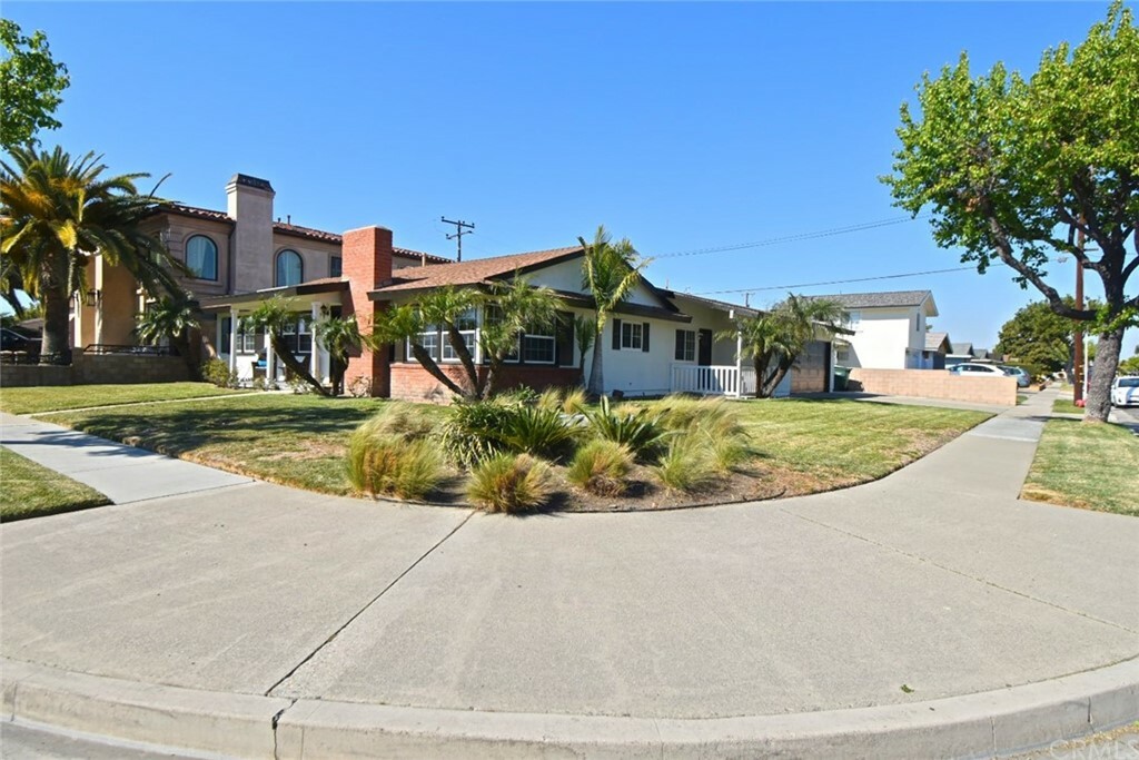 Property Photo:  9433 Geranium Circle  CA 92708 