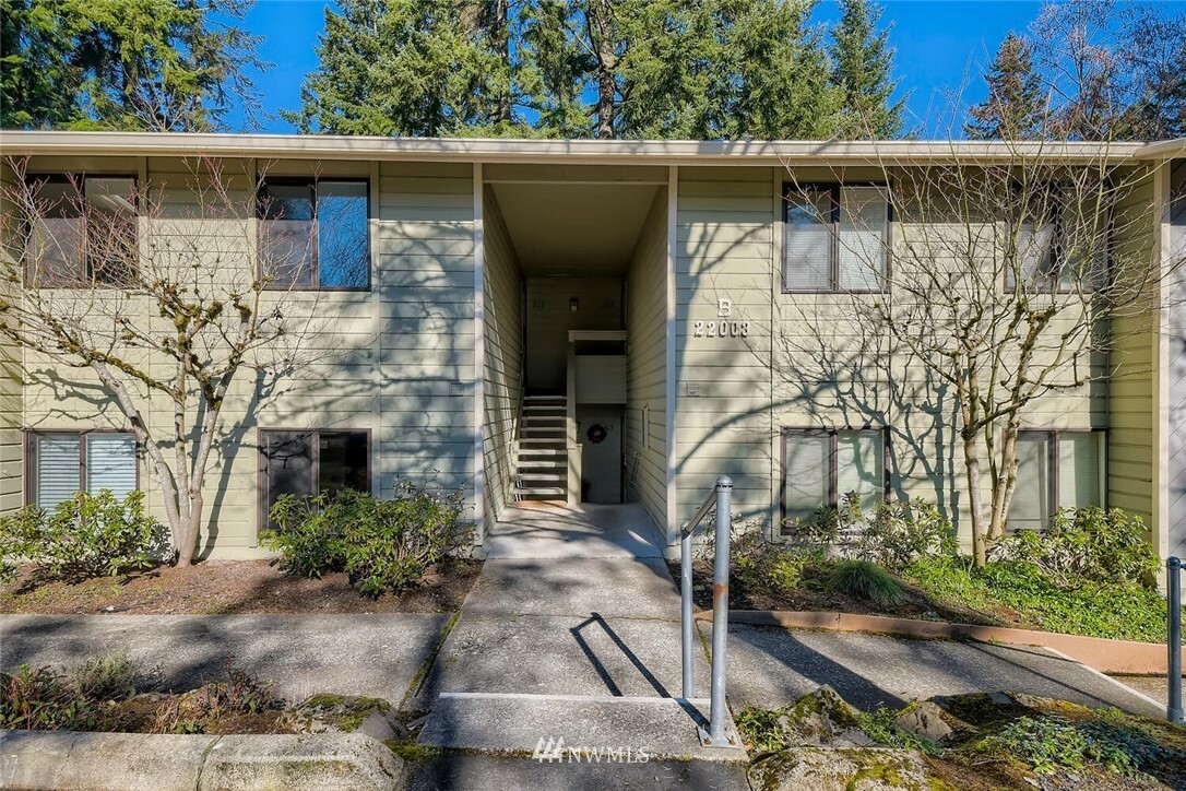 Property Photo:  22003 56th Avenue W B202  WA 98043 