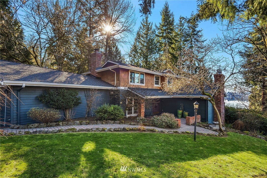 Property Photo:  6741 West Mercer Way  WA 98040 