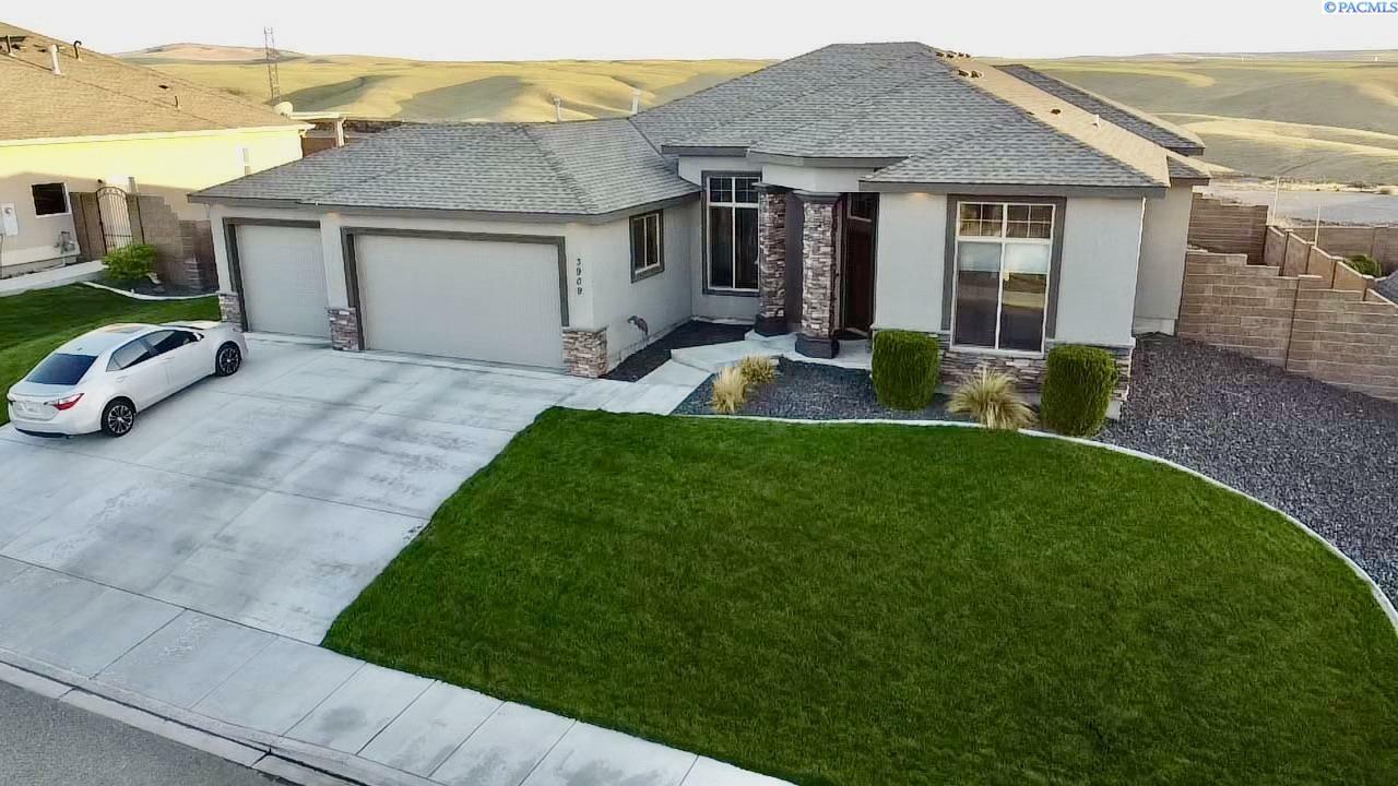 3909 W 48th Ave.  Kennewick WA 99337 photo