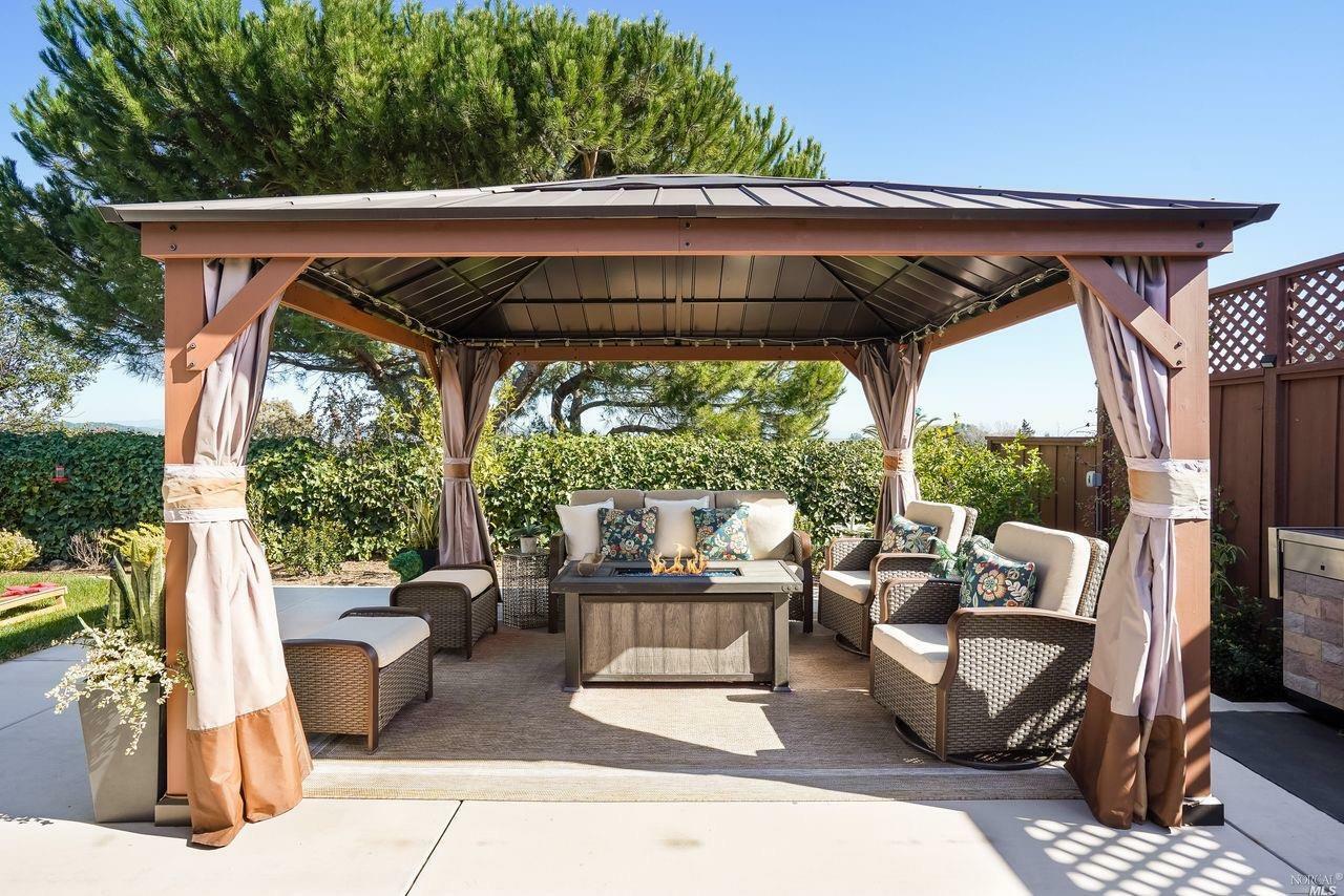 Property Photo: 600 Calle Arboleda CA 94949