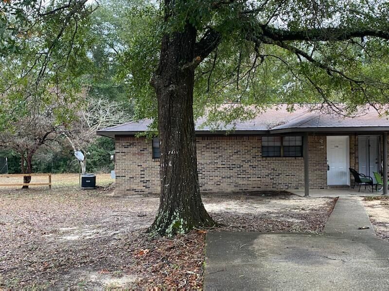 Property Photo:  1104 N 20th Street Street  FL 32433 