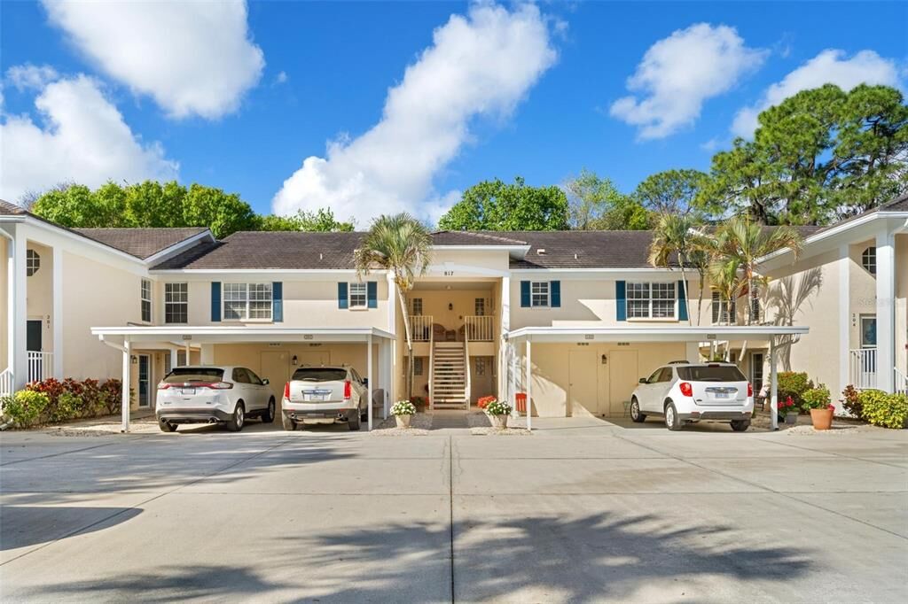 Property Photo: 817 Montrose Drive 103 FL 34293