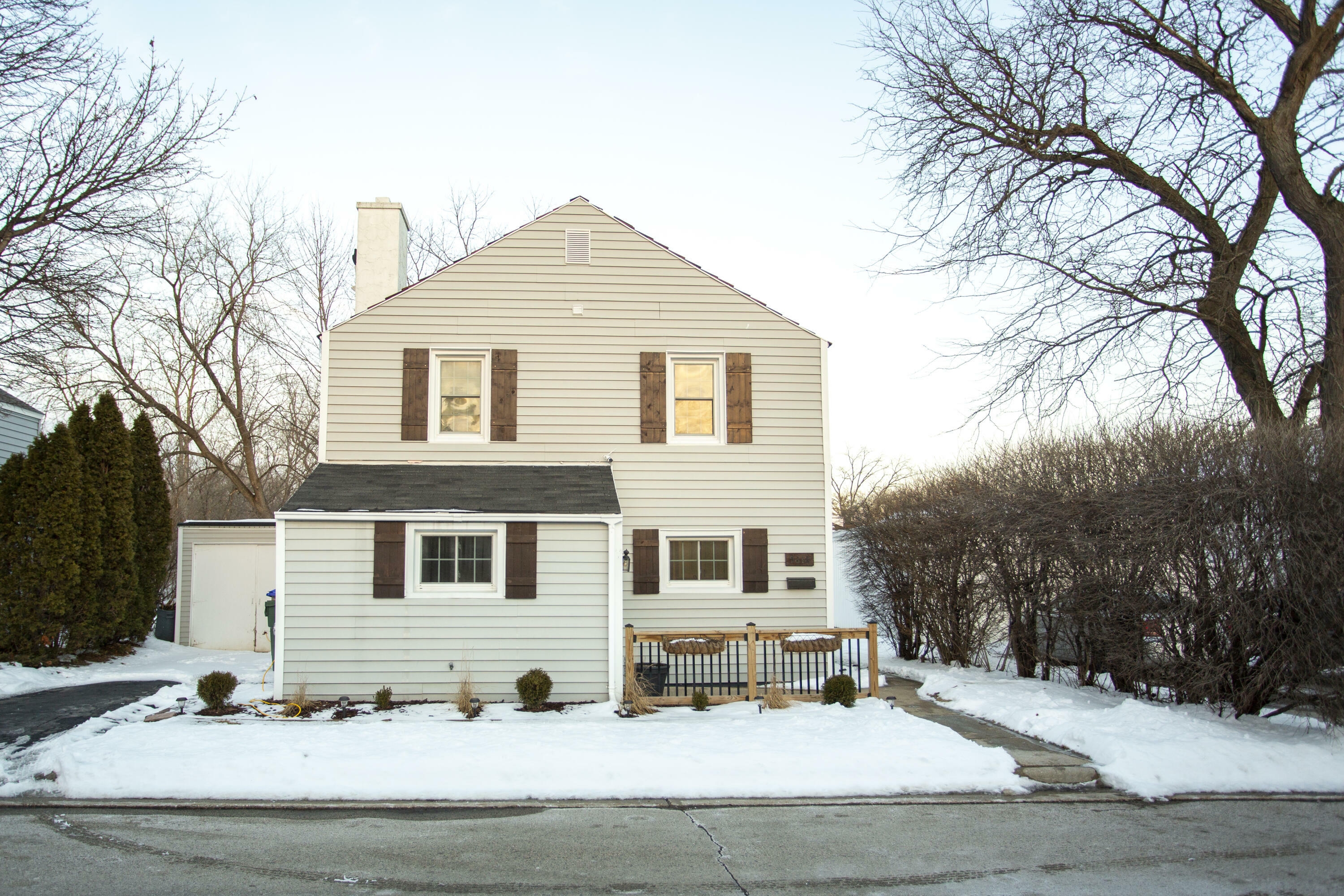 Property Photo:  5818 Currant Ln  WI 53129 