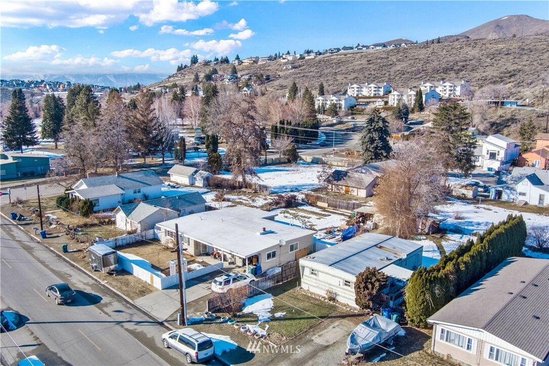 Property Photo: 318 W Gibson Avenue WA 98816