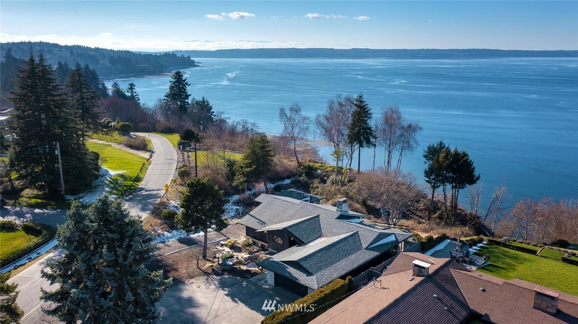 Property Photo:  881 Olympic Boulevard  WA 98203 