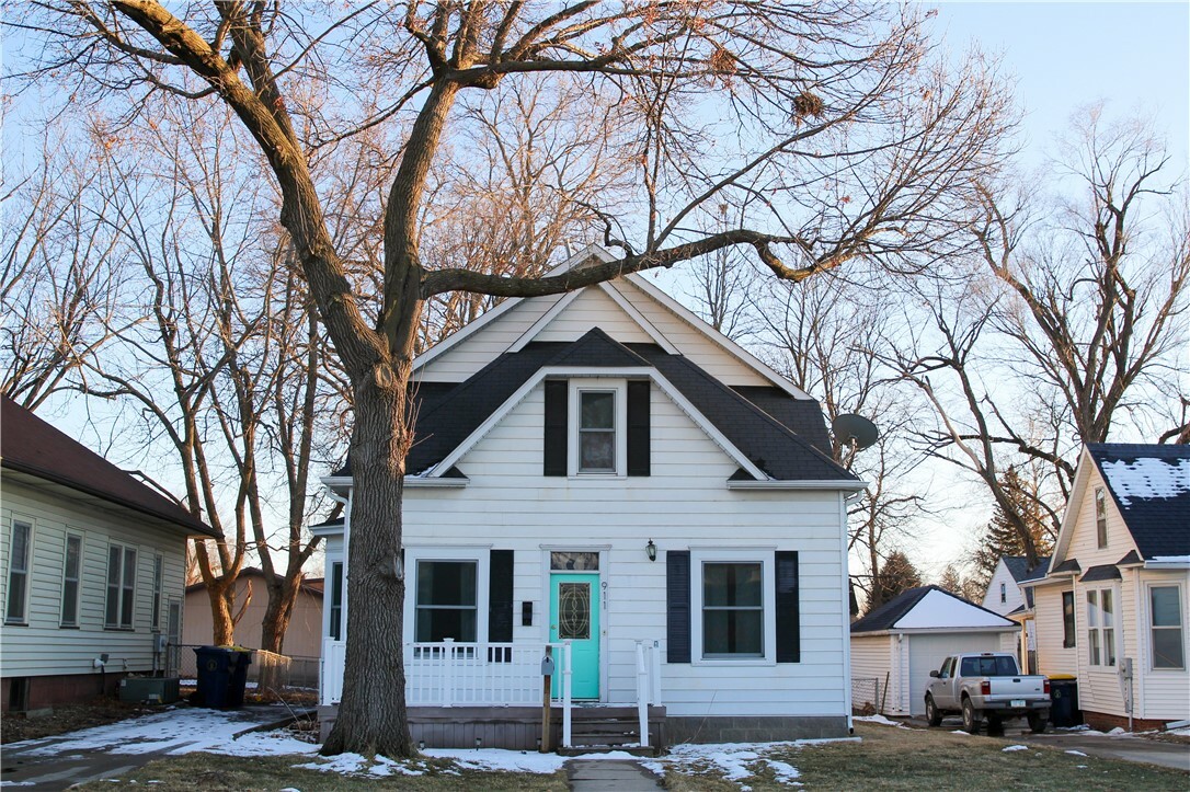 Property Photo:  911 Franklin Street  IA 50219 