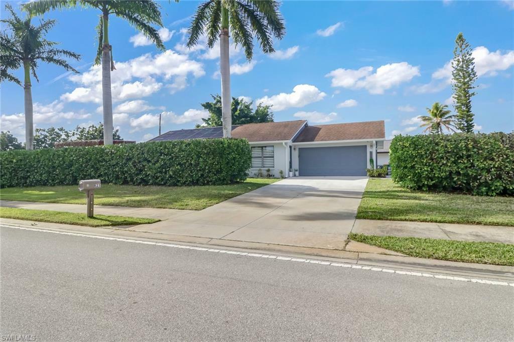 Property Photo: 625 Southwest Blvd FL 34113