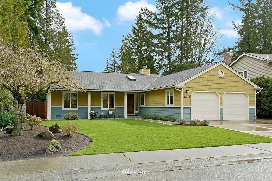 Property Photo:  10310 177th Avenue NE  WA 98052 