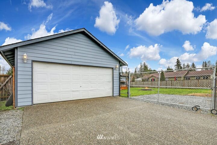 Property Photo:  512 Jordan Road  WA 98252 