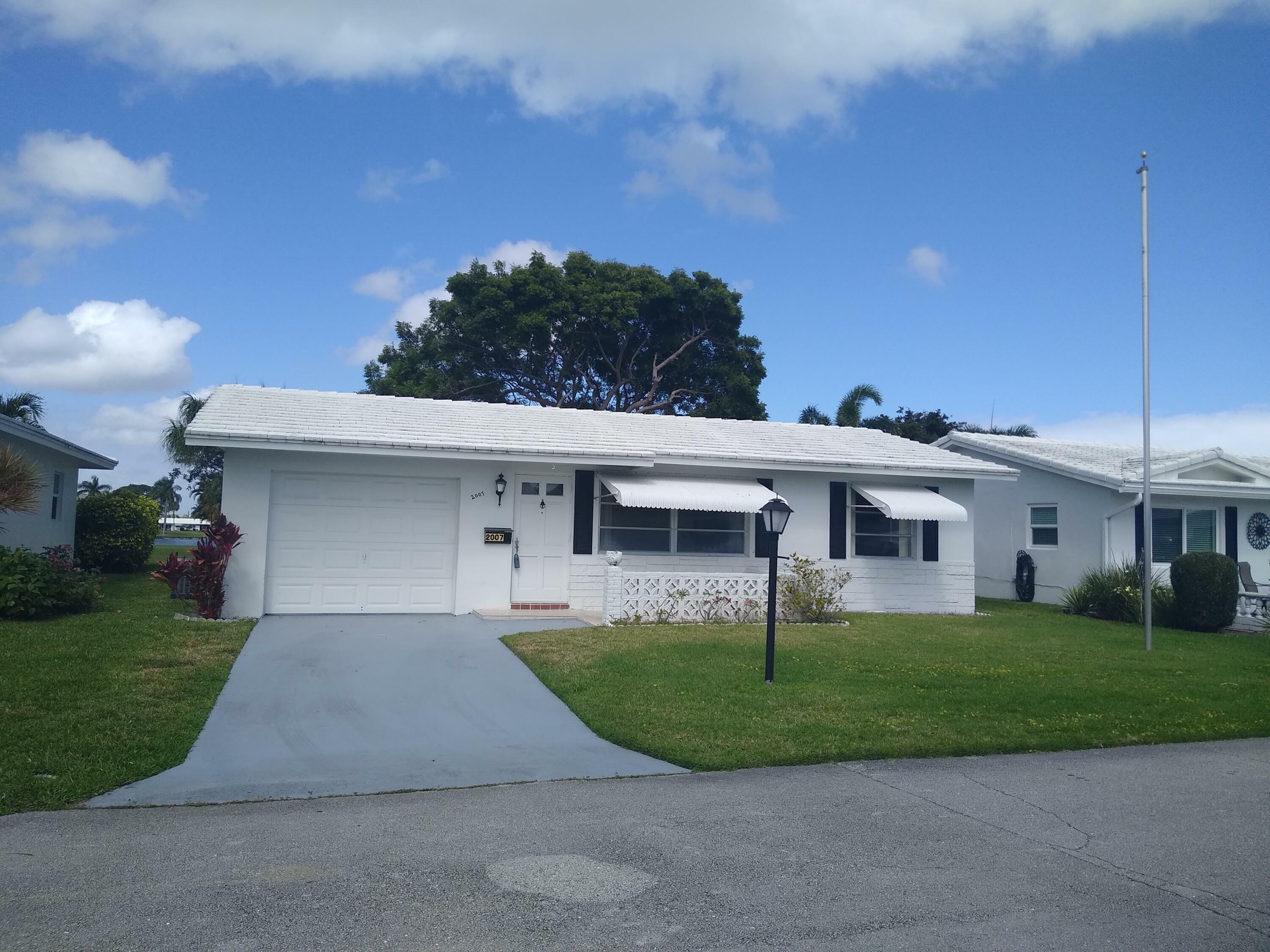 Property Photo:  2007 SW 6th Avenue  FL 33426 