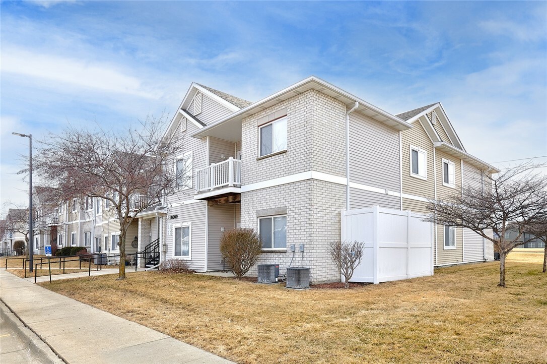 Property Photo:  8601 Westown Parkway 16208  IA 50266 