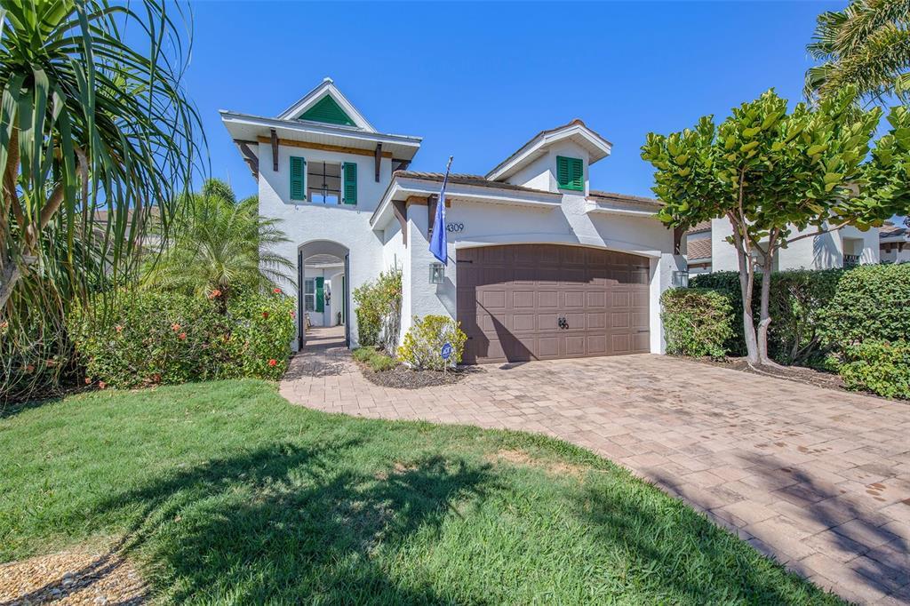 Property Photo: 4309 5th Avenue NE FL 34208
