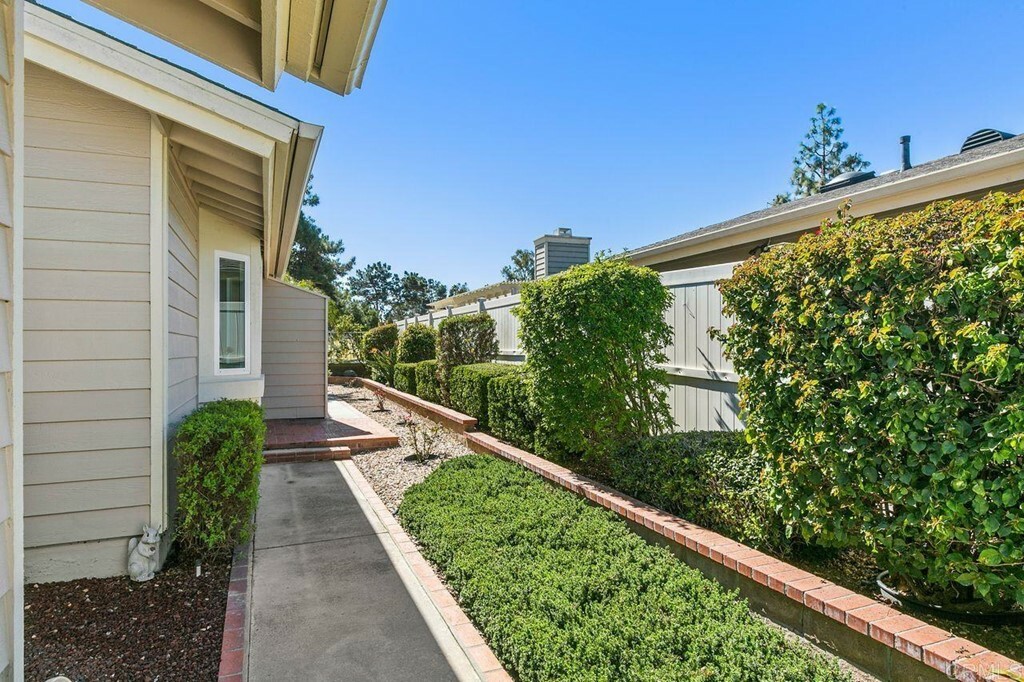 Property Photo:  1009 Gleneagles Place  CA 92081 