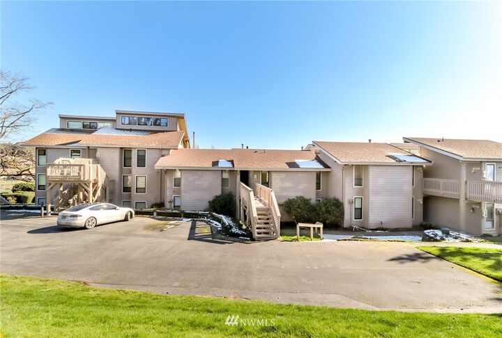 Property Photo: 816 Old Beach Road 204 WA 98249