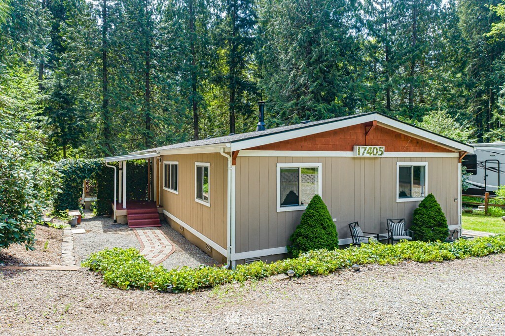 Property Photo:  17405 Mountain View Road NE  WA 98019 