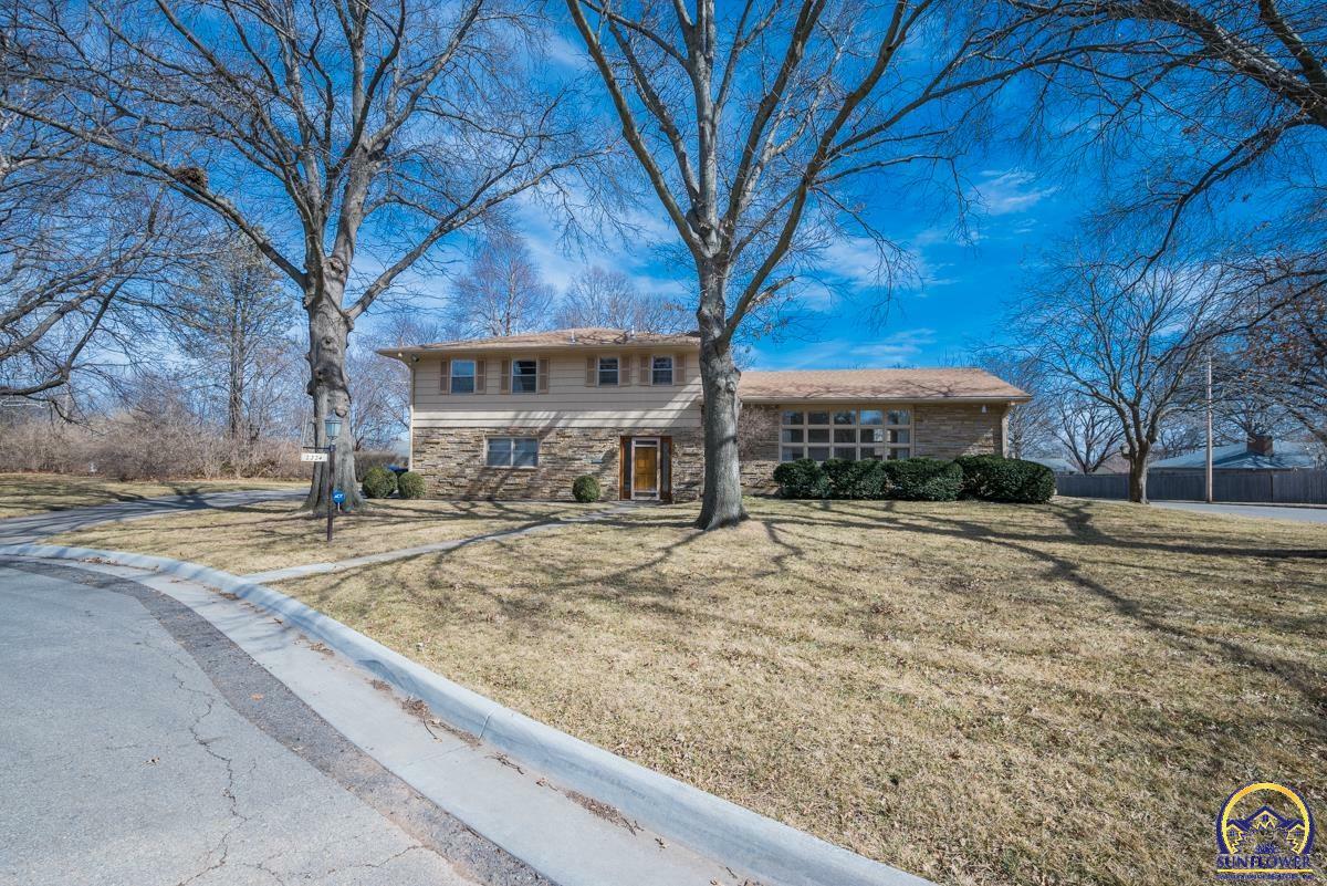 2324 SW Meadow Ct  Topeka KS 66614-1438 photo